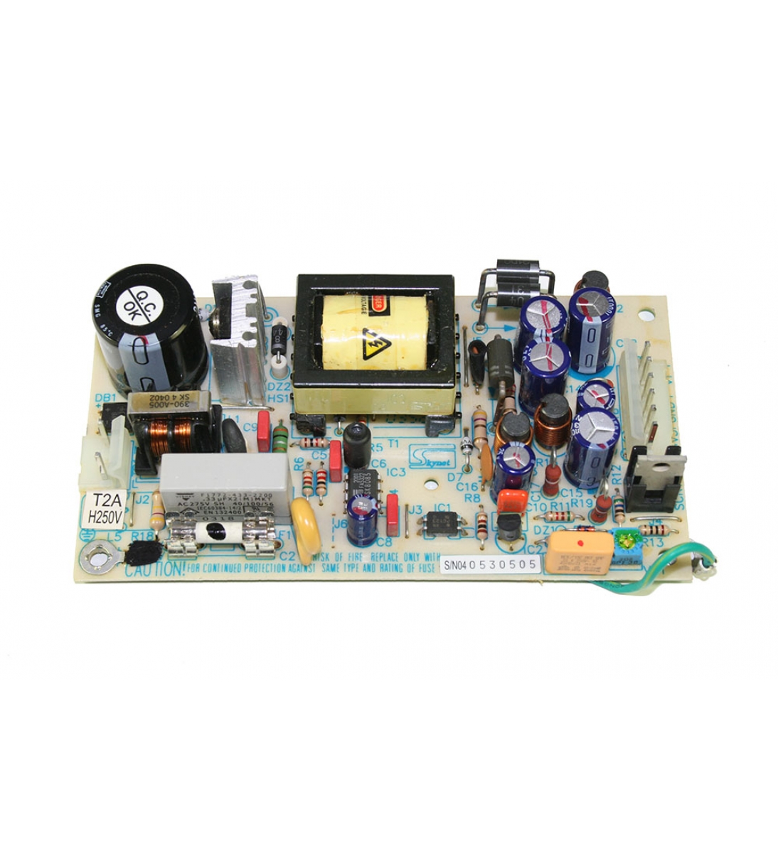 Alimentatore per Akai MPC1000. Si tratta di un alimentatore switching universale, compatibile con qualsiasi tensione di rete